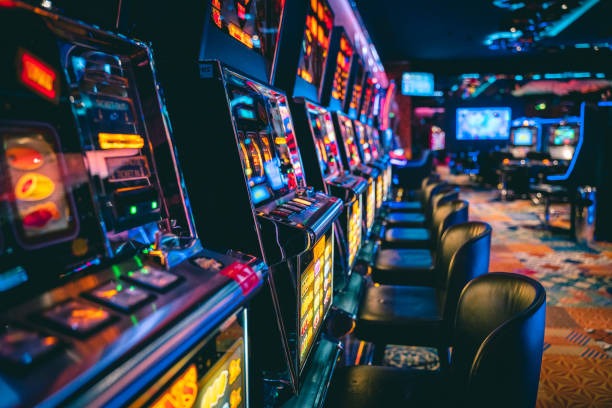jenetoto mobile app interface showing live sports and casino games on smartphone screen